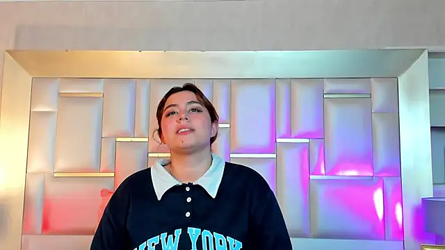 Snapshot of AdelaTaylor chatting on November 6, 2025, 11:48 pm AdelaTaylor online show from November 6, 2025, 11:48 pm