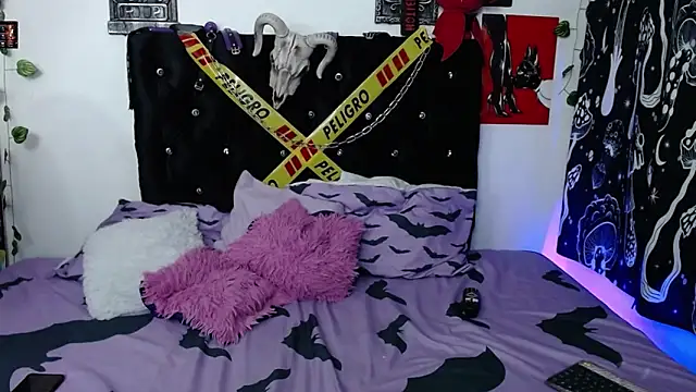 mayaREDdoll online show from February 12, 2026, 2:06 am