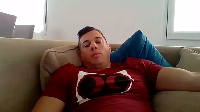 luca23millo90 online show from October 19, 2025, 5:46 pm