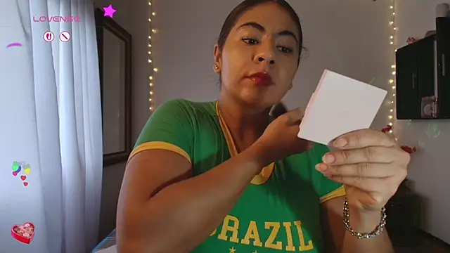 Snapshot of samanthahut1 chatting on October 14, 2025, 9:26 pm samanthahut1 online show from October 14, 2025, 9:26 pm