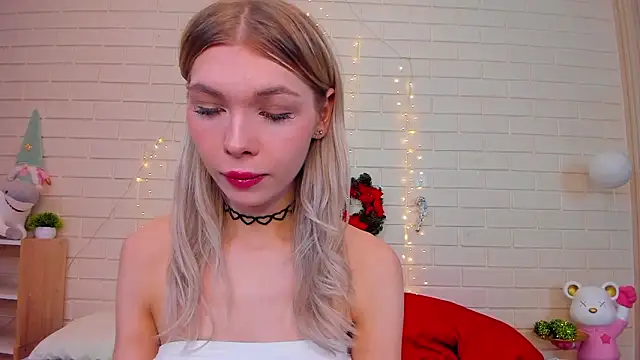 Blondy Fina online show from February 3, 2026, 6:22 am