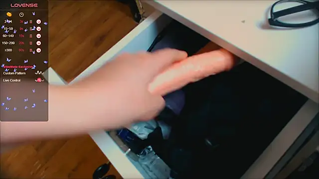 darlingeva1010 online show from October 10, 2025, 2:10 am