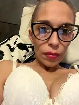 Snapshot of littlesquaw85 chatting on October 28, 2025, 3:04 pm littlesquaw85 online show from October 28, 2025, 3:04 pm