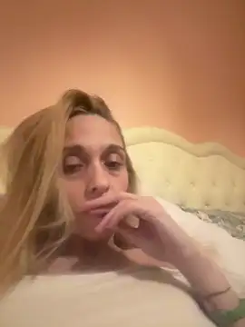 Snapshot of littlesquaw85 chatting on March 3, 2026, 9:53 pm littlesquaw85 online show from March 3, 2026, 9:53 pm