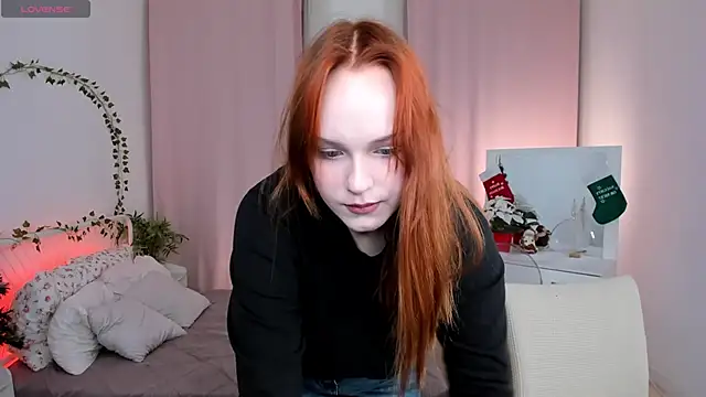 Molly Parker online show from December 19, 2025, 11:06 am