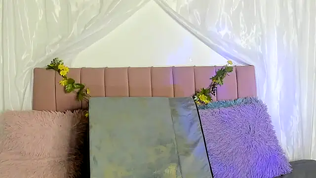 Tania xw online show from December 23, 2025, 10:46 am