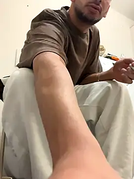 Snapshot of Gipsyboysteve chatting on November 9, 2025, 4:05 pm Gipsyboysteve online show from November 9, 2025, 4:05 pm