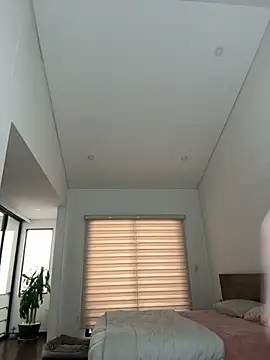 zoecams1 online show from September 16, 2025, 11:06 pm