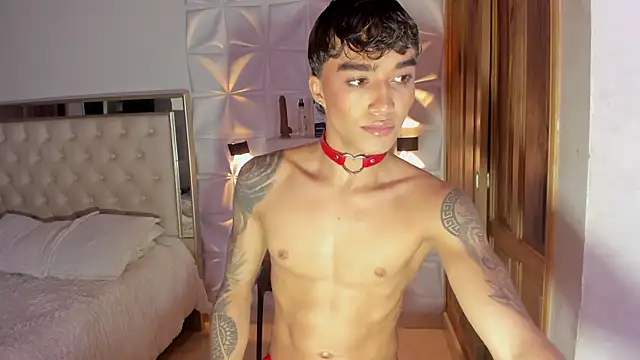 Wyatt Rose online show from November 25, 2025, 4:01 am