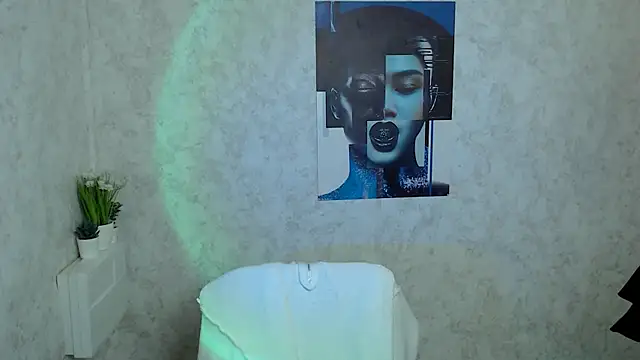 JuliaTopp  online show from November 6, 2025, 5:41 am