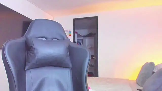 Snapshot of RJBarto chatting on September 27, 2025, 6:35 pm RJBarto online show from September 27, 2025, 6:35 pm