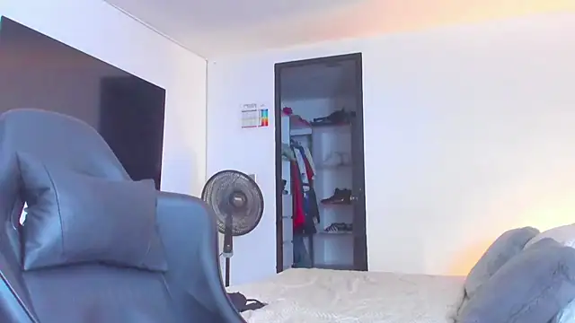 Snapshot of RJBarto chatting on September 30, 2025, 7:30 pm RJBarto online show from September 30, 2025, 7:30 pm