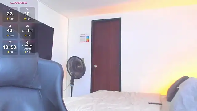 Snapshot of RJBarto chatting on October 10, 2025, 7:35 pm RJBarto online show from October 10, 2025, 7:35 pm