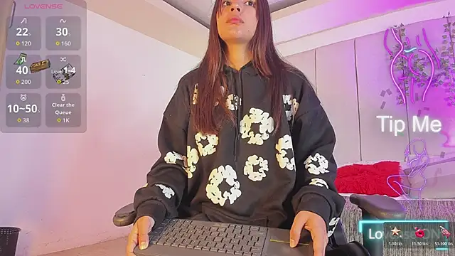 mia rousse25 online show from February 13, 2026, 4:36 pm