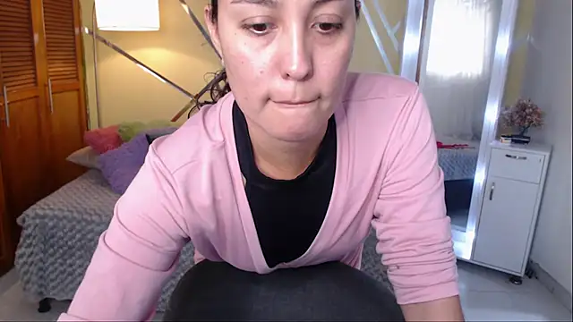 shirleyrojas online show from October 18, 2025, 7:47 pm