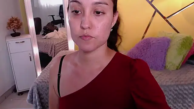 shirleyrojas online show from November 19, 2025, 7:36 pm