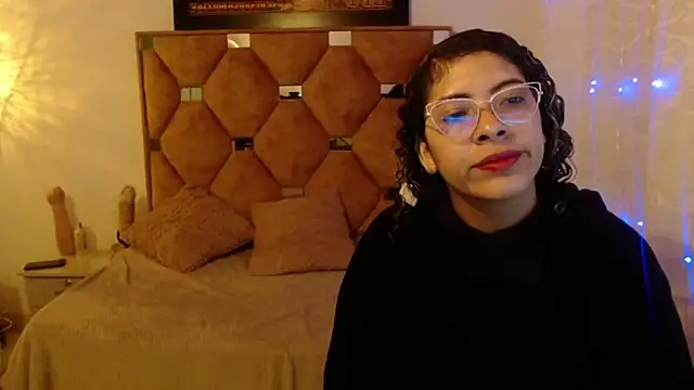 Snapshot of CATTALINAHOT chatting on February 10, 2026, 2:37 am CATTALINAHOT online show from February 10, 2026, 2:37 am