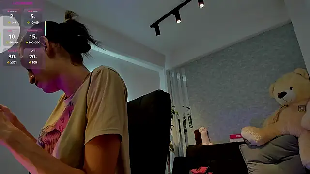 lily cash1 online show from April 15, 2026, 7:58 pm