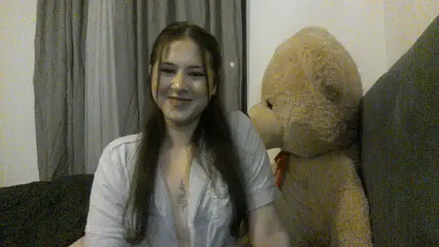 Snapshot of laylabliss chatting on October 15, 2025, 12:33 am laylabliss online show from October 15, 2025, 12:33 am