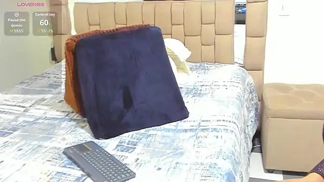 gabrielaponce11 online show from November 9, 2025, 11:25 pm