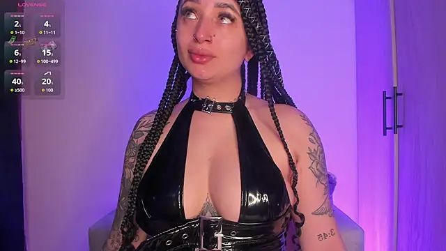 Snapshot of scarlett_Collinss chatting on June 1, 2026, 11:23 am scarlett Collinss online show from June 1, 2026, 11:23 am