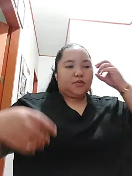 LianaCruzado online show from April 17, 2026, 6:05 am