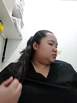 LianaCruzado online show from April 25, 2026, 5:10 am