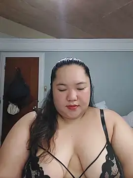 LianaCruzado online show from June 5, 2026, 4:24 pm