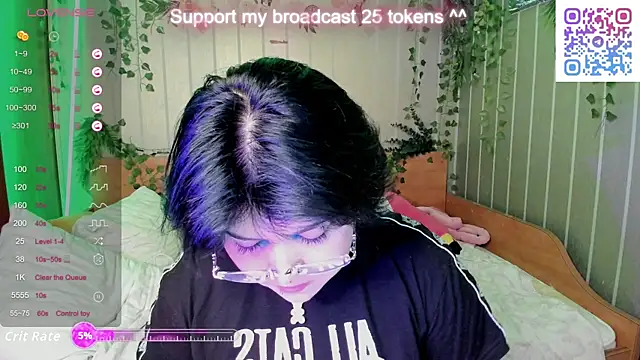 Alisa Monroe online show from November 5, 2025, 4:40 pm