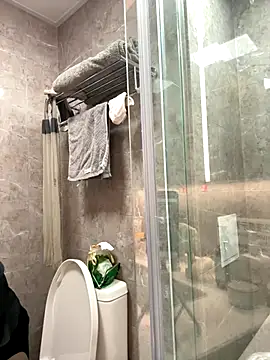 anna yngs online show from October 8, 2025, 9:51 am