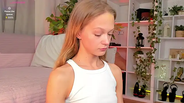 Kara smalltits online show from December 4, 2025, 11:52 am