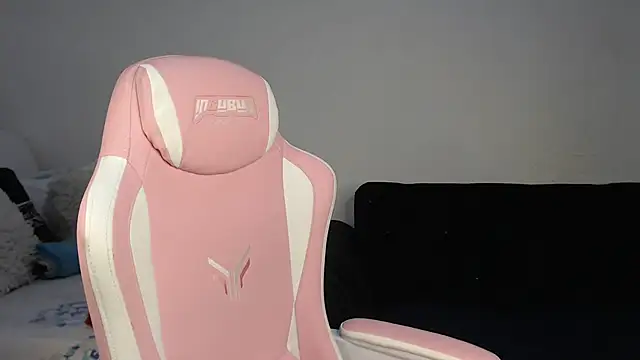 Diva-Lolah online show from November 17, 2025, 4:18 am