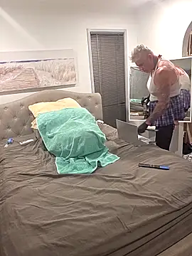 iamthepublickmasterbater online show from December 3, 2025, 3:54 pm