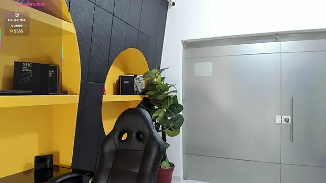 VioletLux online show from September 19, 2025, 7:47 pm