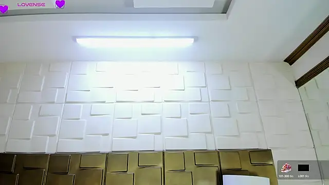 VioletLux online show from October 21, 2025, 7:47 pm