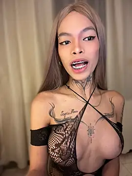 Sugarcandyyy online show from April 20, 2026, 4:32 pm