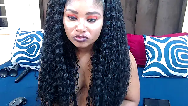 AfricanQueenxx40 online show from December 2, 2025, 5:52 pm