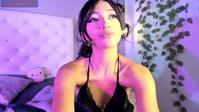 Nicollee Heart online show from March 27, 2026, 1:11 pm