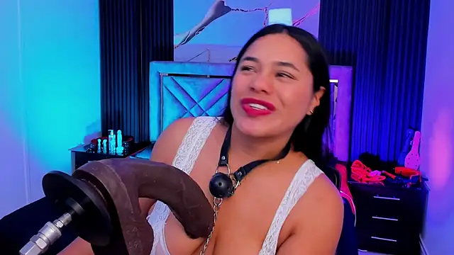 Issafoxx online show from October 18, 2025, 2:18 pm