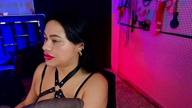 Issafoxx online show from March 19, 2026, 12:20 pm