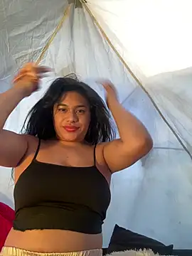 Issafoxx online show from April 1, 2026, 12:50 pm