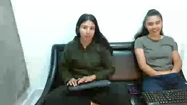 Snapshot of Cristalll_0925 chatting on October 21, 2025, 11:27 pm Cristalll 0925 online show from October 21, 2025, 11:27 pm