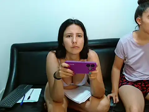 Snapshot of Cristalll_0925 chatting on November 6, 2025, 12:22 am Cristalll 0925 online show from November 6, 2025, 12:22 am