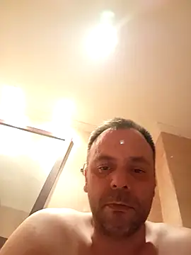 Snapshot of manchego85 chatting on May 10, 2026, 11:32 pm manchego85 online show from May 10, 2026, 11:32 pm