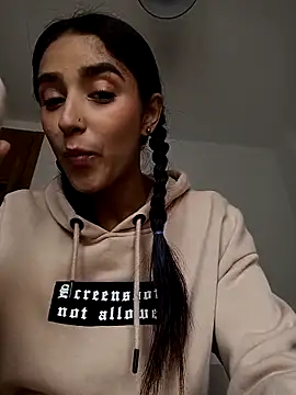 CandyFoxter  online show from November 4, 2025, 8:46 am