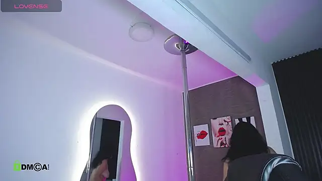 Snapshot of Dulcerose_01 chatting on October 5, 2025, 12:31 am Dulcerose 01 online show from October 5, 2025, 12:31 am