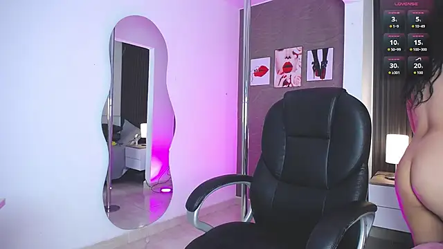 Snapshot of Dulcerose_01 chatting on October 15, 2025, 4:45 am Dulcerose 01 online show from October 15, 2025, 4:45 am