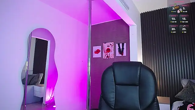 Snapshot of Dulcerose_01 chatting on October 28, 2025, 5:11 am Dulcerose 01 online show from October 28, 2025, 5:11 am