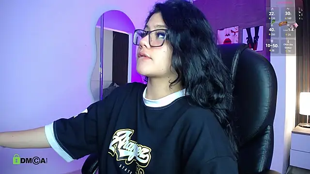 Snapshot of Dulcerose_01 chatting on October 29, 2025, 8:49 am Dulcerose 01 online show from October 29, 2025, 8:49 am