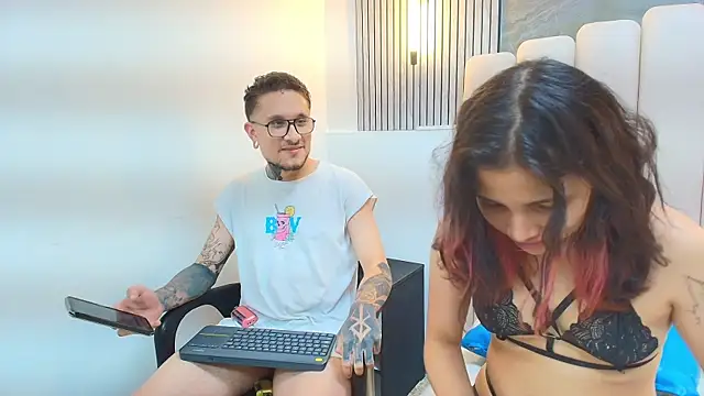 RavenandCody online show from November 7, 2025, 3:50 am